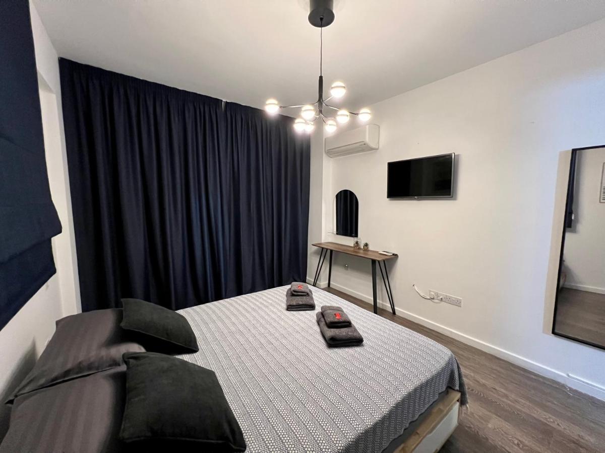 Fat Cow Apartments ลาร์นาคา ภายนอก รูปภาพ
