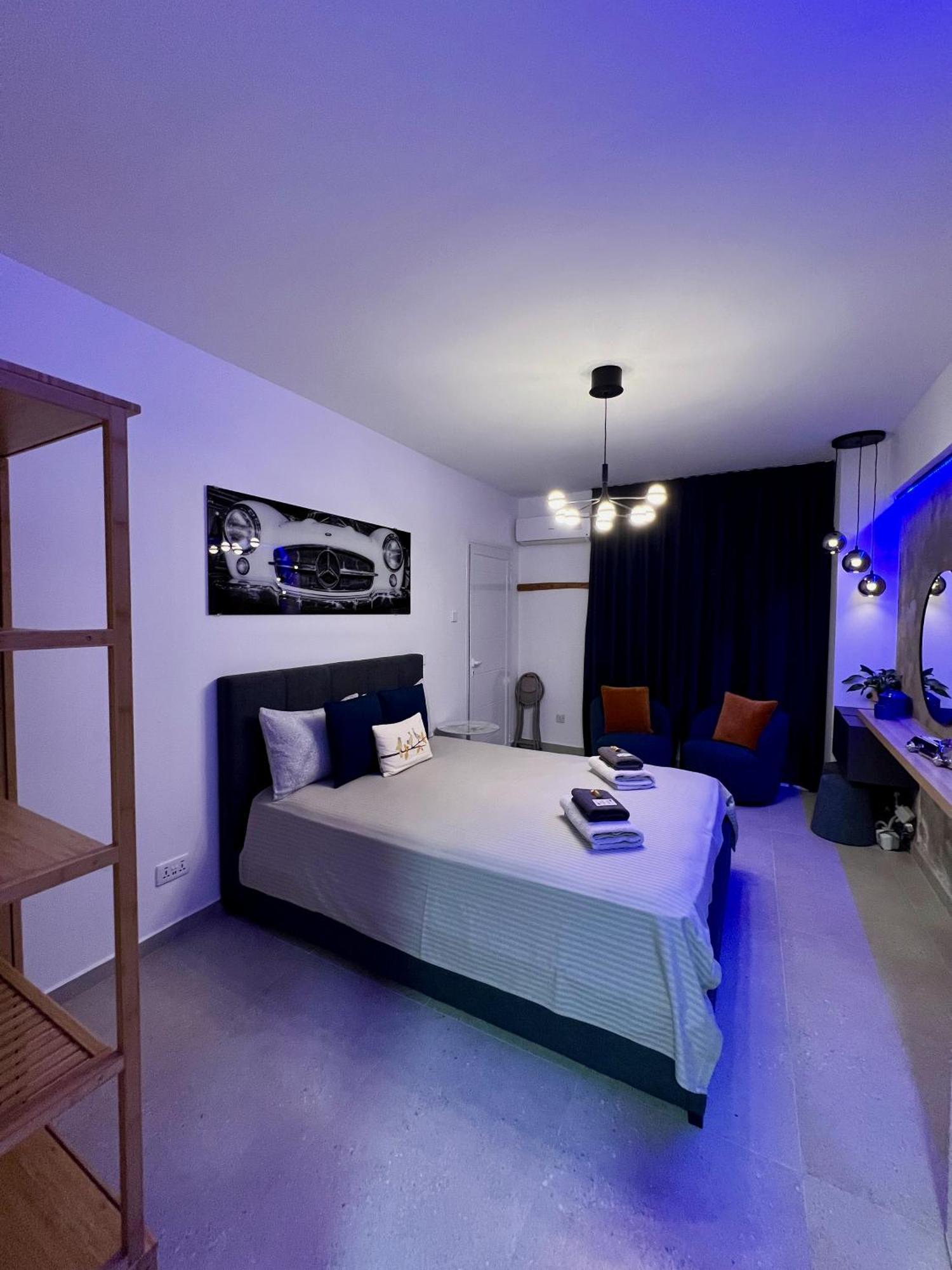 Fat Cow Apartments ลาร์นาคา ภายนอก รูปภาพ